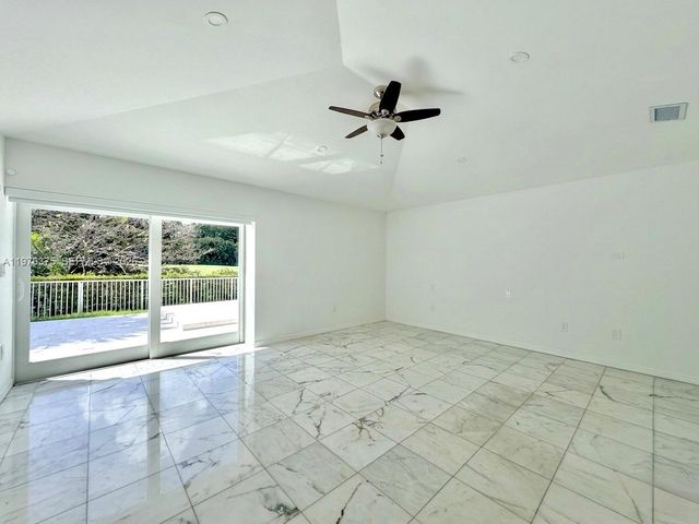 4934 NW 94th Doral Pl, Doral, FL 33178