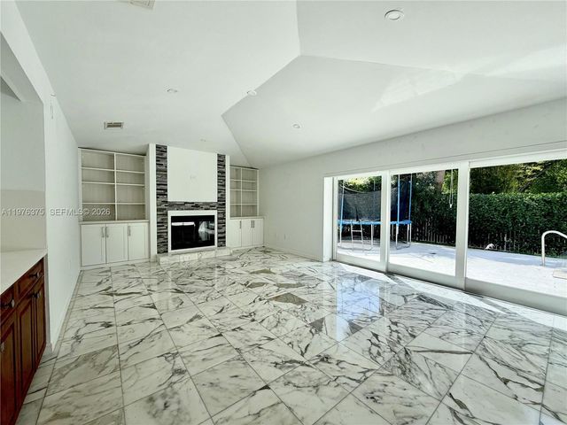 4934 NW 94th Doral Pl, Doral, FL 33178