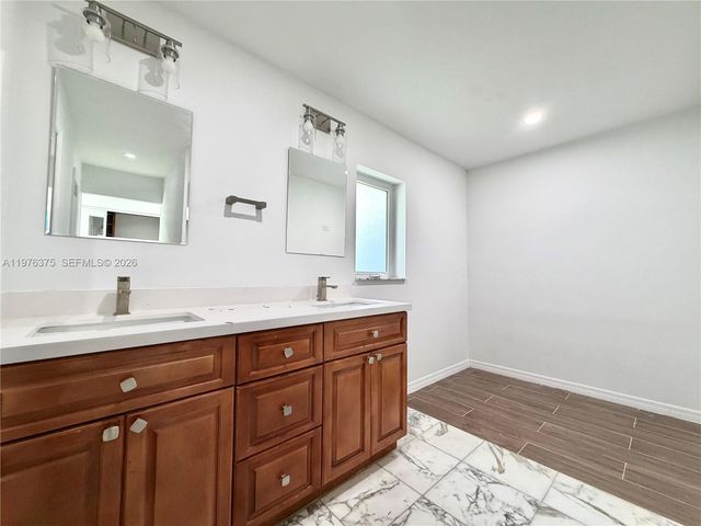 4934 NW 94th Doral Pl, Doral, FL 33178