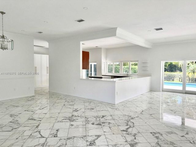 4934 NW 94th Doral Pl, Doral, FL 33178