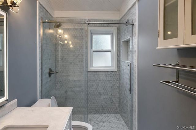 83 E Lido Prom, Lindenhurst, NY 11757