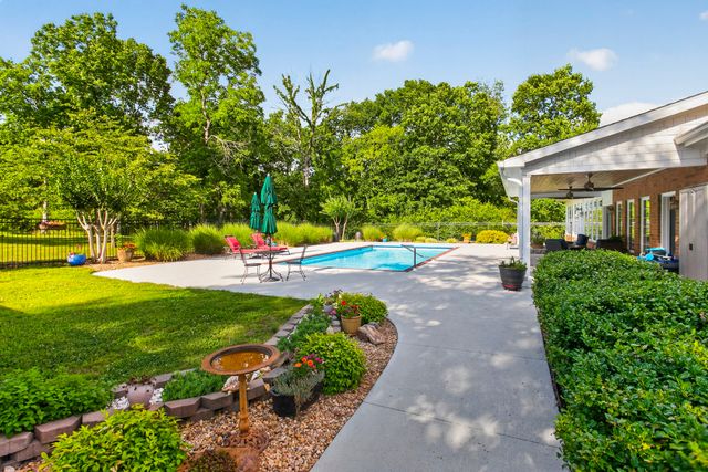 1030 Parsons Way, Hendersonville, TN 37075