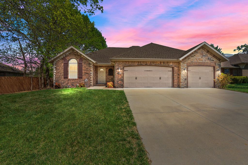 1731 E Timber Lane, Republic, MO 65738