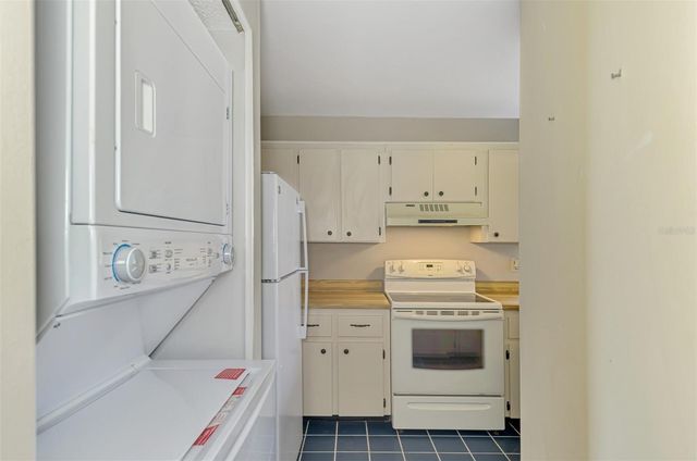 984 N BENEVA ROAD T7, Sarasota, FL 34232