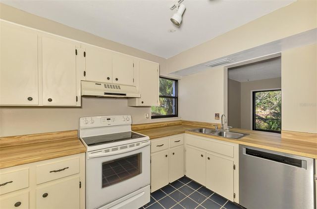 984 N BENEVA ROAD T7, Sarasota, FL 34232