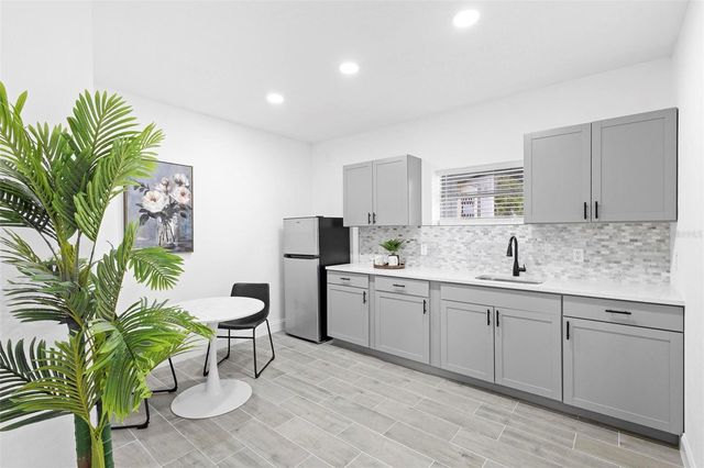 1824 LAKE STREET, Oviedo, FL 32765