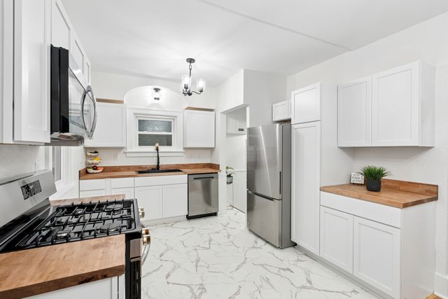 2905 13TH Avenue, Moline, IL 61265