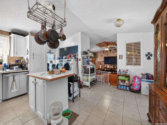 953 Forest Oaks Dr, Somerset, TX 78069