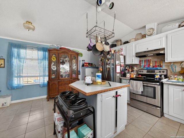 953 Forest Oaks Dr, Somerset, TX 78069
