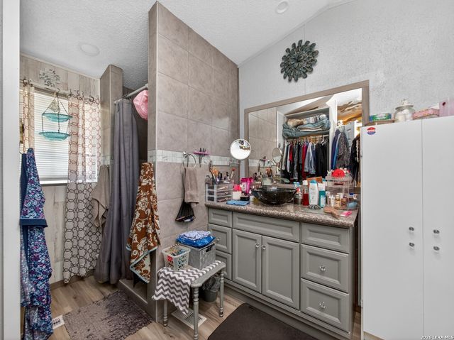 953 Forest Oaks Dr, Somerset, TX 78069