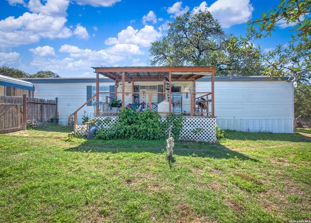 953 Forest Oaks Dr, Somerset, TX 78069