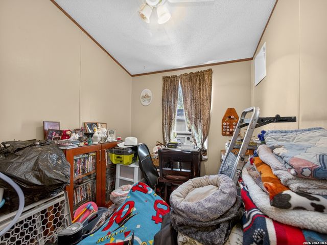 953 Forest Oaks Dr, Somerset, TX 78069