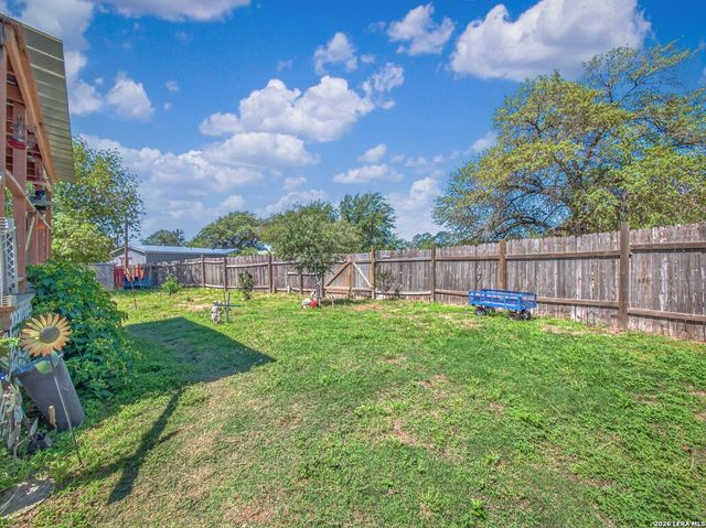 953 Forest Oaks Dr, Somerset, TX 78069