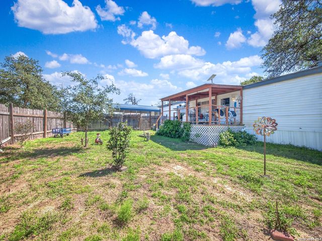 953 Forest Oaks Dr, Somerset, TX 78069
