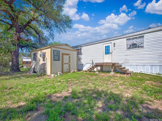953 Forest Oaks Dr, Somerset, TX 78069