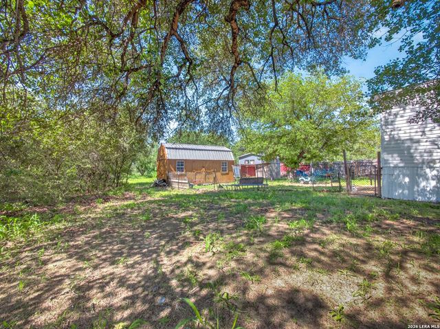 953 Forest Oaks Dr, Somerset, TX 78069