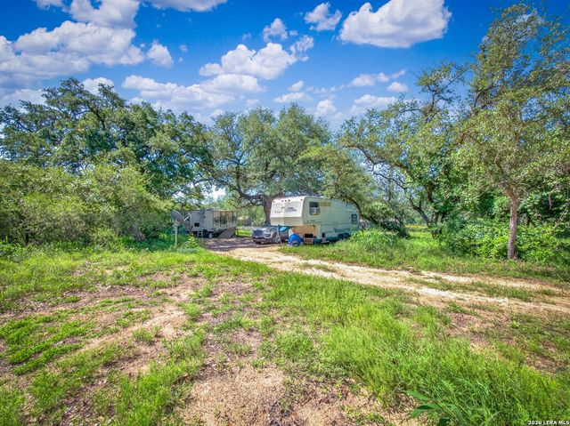 953 Forest Oaks Dr, Somerset, TX 78069