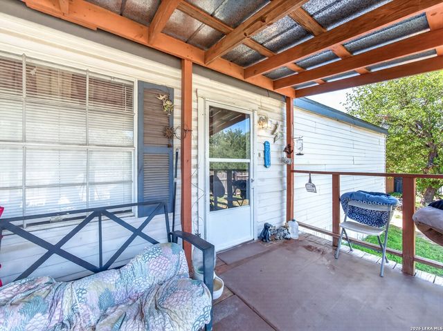 953 Forest Oaks Dr, Somerset, TX 78069