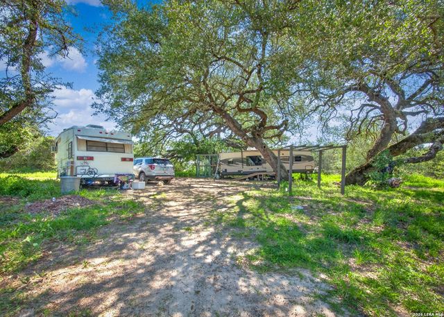 953 Forest Oaks Dr, Somerset, TX 78069