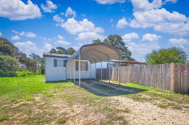 953 Forest Oaks Dr, Somerset, TX 78069
