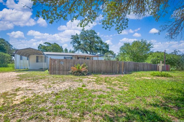 953 Forest Oaks Dr, Somerset, TX 78069