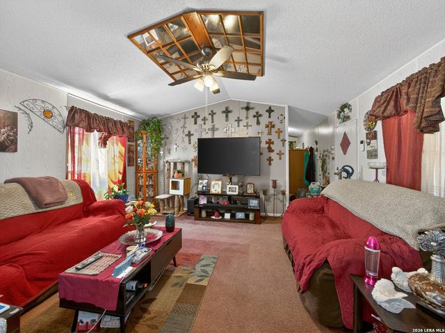 953 Forest Oaks Dr, Somerset, TX 78069