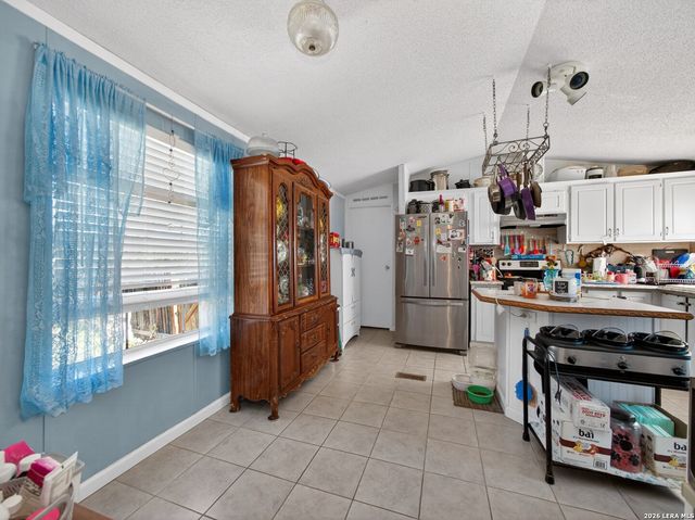 953 Forest Oaks Dr, Somerset, TX 78069