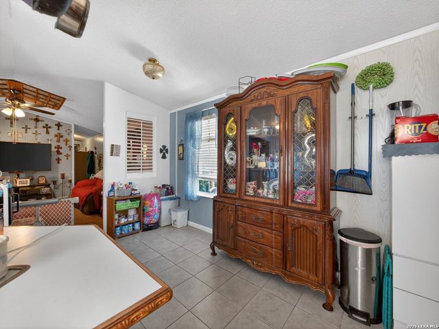 953 Forest Oaks Dr, Somerset, TX 78069