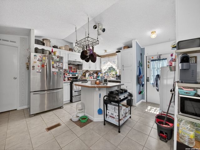 953 Forest Oaks Dr, Somerset, TX 78069