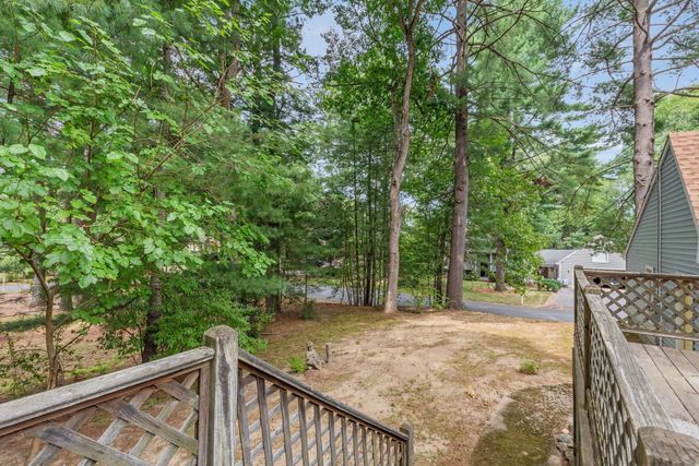 3 Jason Cir, North Attleboro, MA 02760