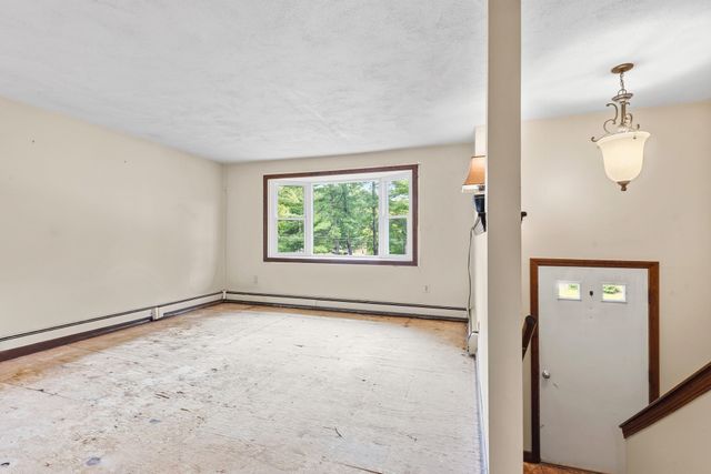 3 Jason Cir, North Attleboro, MA 02760