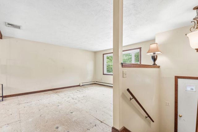 3 Jason Cir, North Attleboro, MA 02760