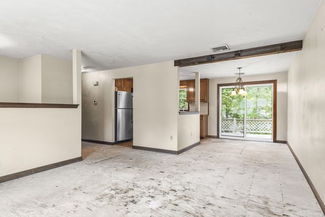 3 Jason Cir, North Attleboro, MA 02760