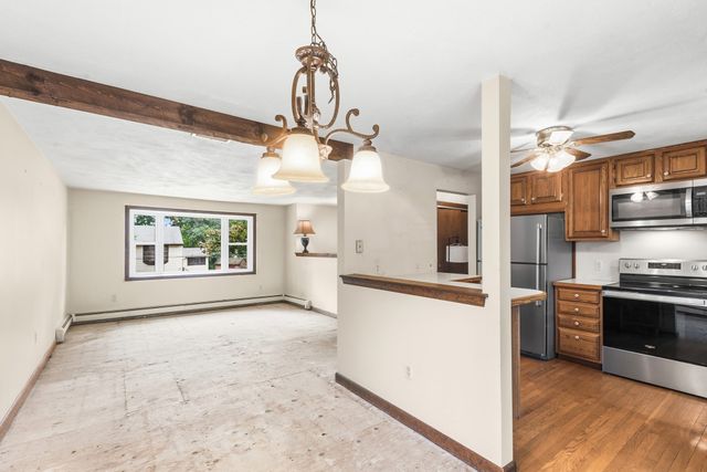 3 Jason Cir, North Attleboro, MA 02760