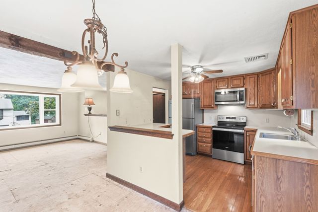 3 Jason Cir, North Attleboro, MA 02760