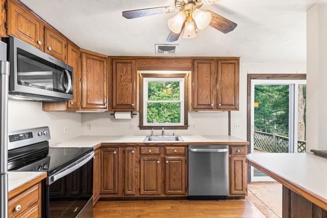 3 Jason Cir, North Attleboro, MA 02760