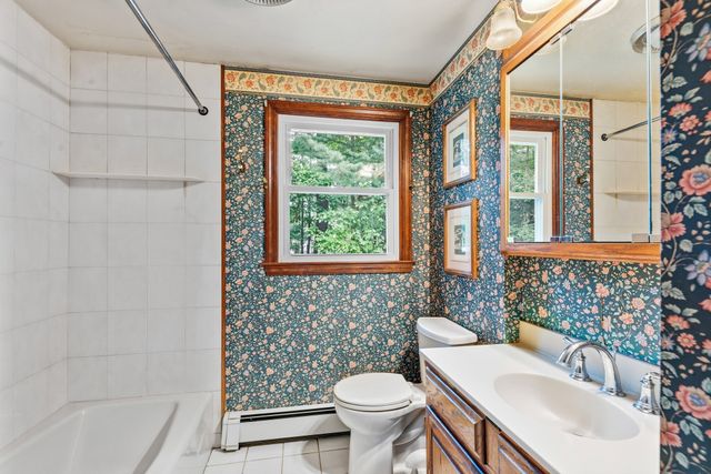 3 Jason Cir, North Attleboro, MA 02760