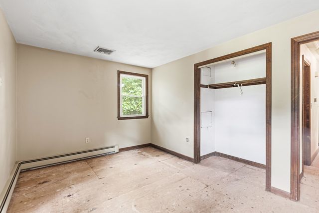 3 Jason Cir, North Attleboro, MA 02760