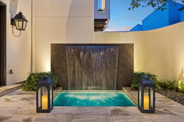135 Calle Catalina Place, Houston, TX 77007