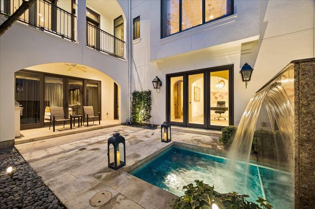 135 Calle Catalina Place, Houston, TX 77007