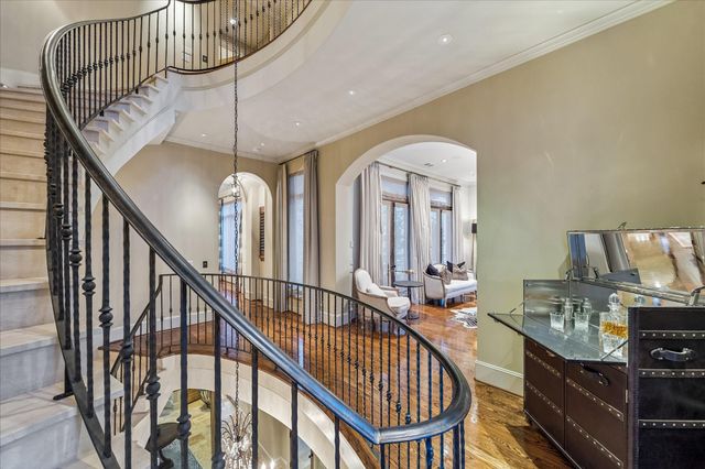 135 Calle Catalina Place, Houston, TX 77007