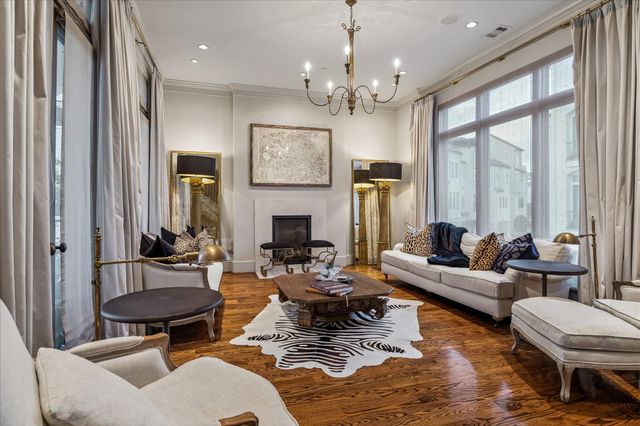 135 Calle Catalina Place, Houston, TX 77007
