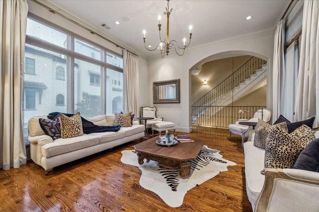 135 Calle Catalina Place, Houston, TX 77007