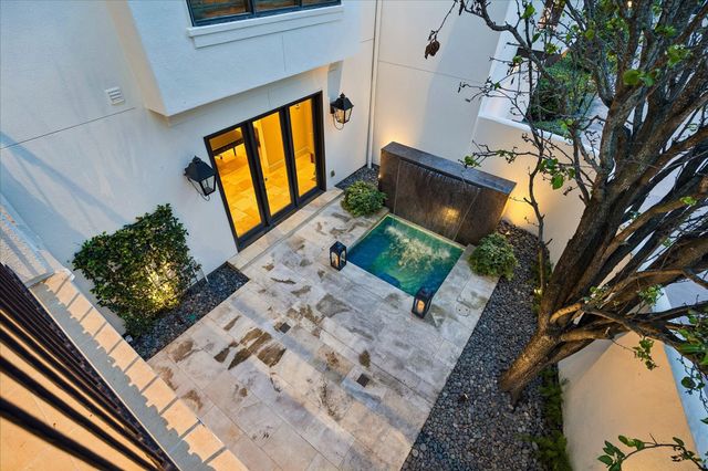 135 Calle Catalina Place, Houston, TX 77007