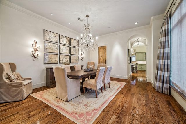 135 Calle Catalina Place, Houston, TX 77007