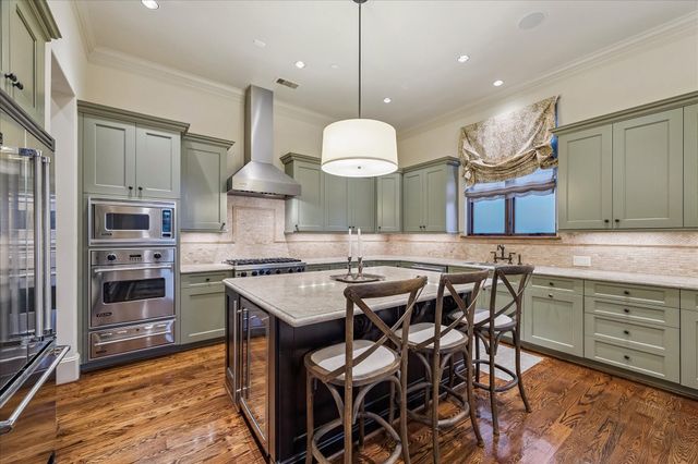 135 Calle Catalina Place, Houston, TX 77007