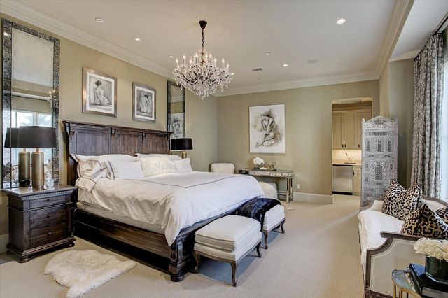 135 Calle Catalina Place, Houston, TX 77007