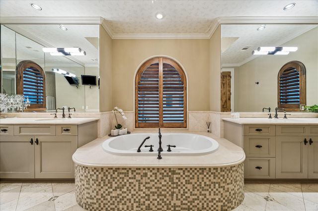 135 Calle Catalina Place, Houston, TX 77007