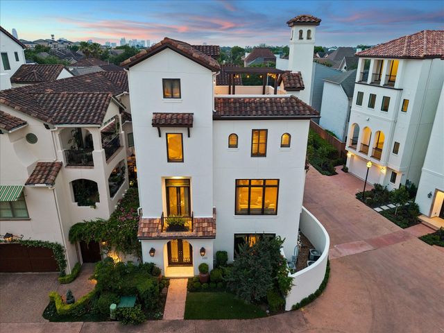 135 Calle Catalina Place, Houston, TX 77007