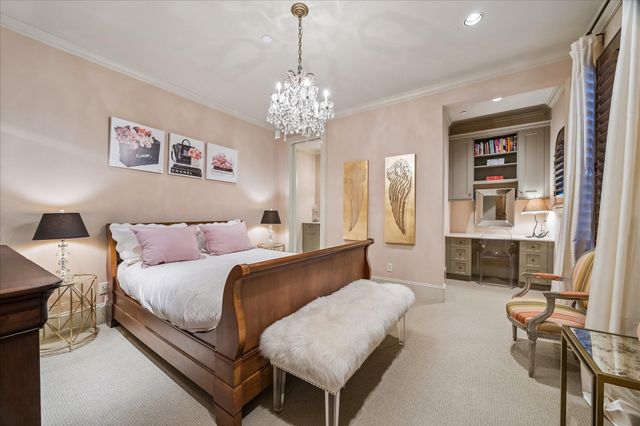 135 Calle Catalina Place, Houston, TX 77007